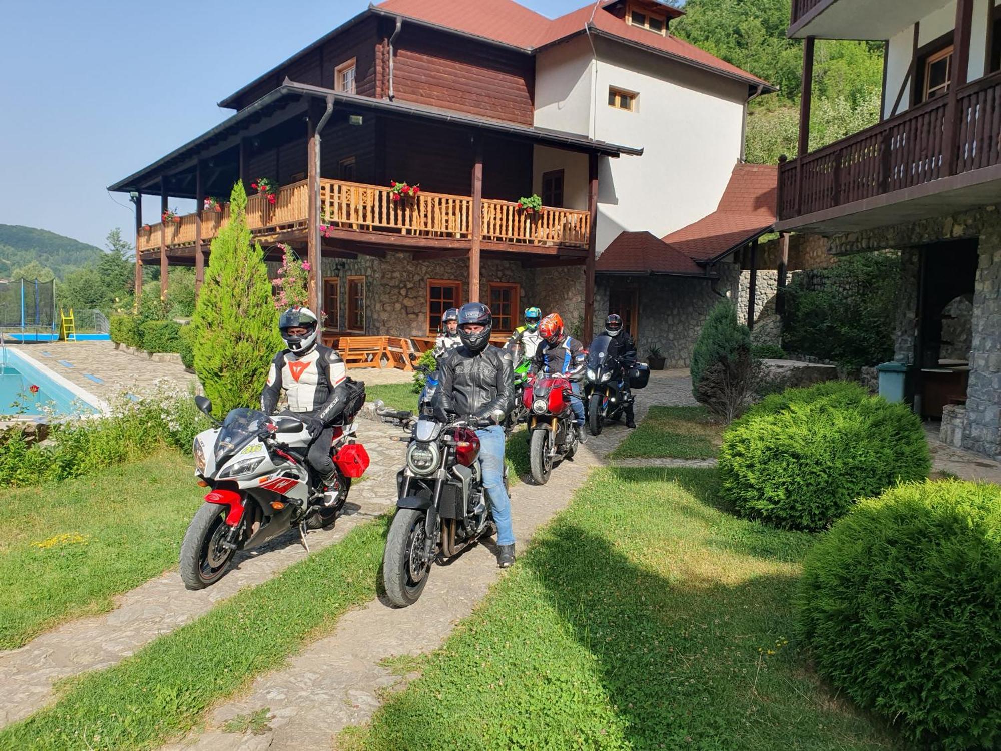 贝拉内 Etno Selo Vrelo & Camping旅馆 外观 照片